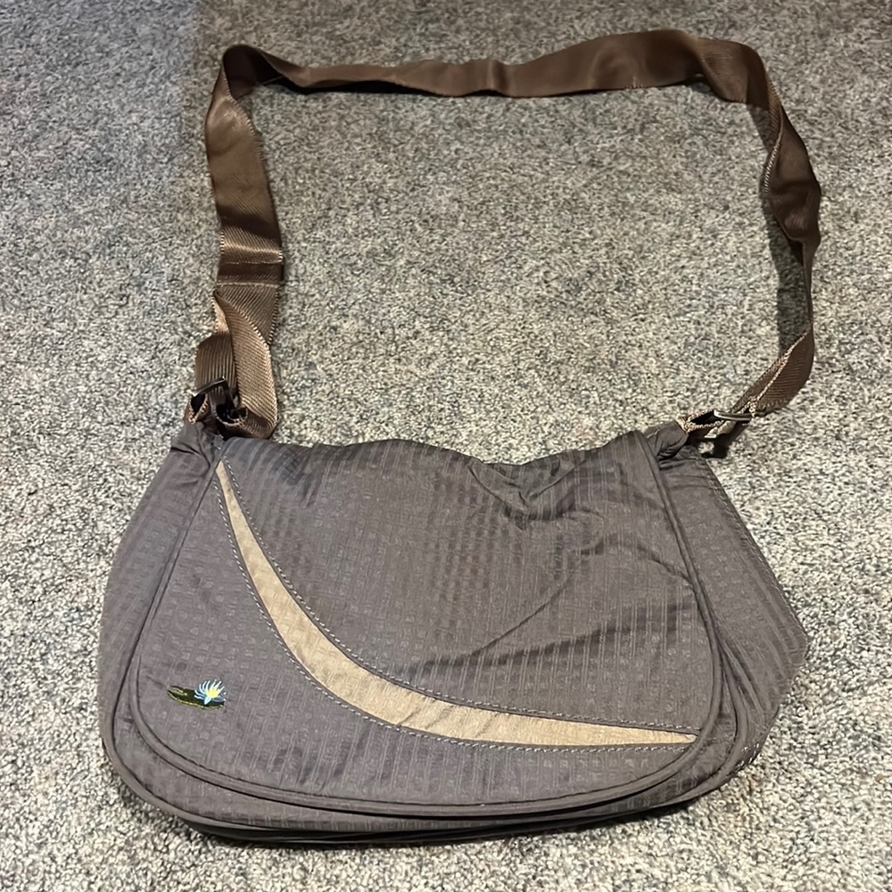 Adjustable strap purse